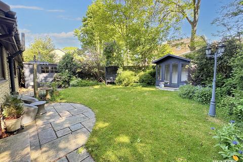 31 Longlands Road, Dewsbury, WF13 4AB