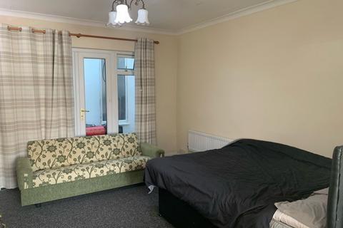3 bedroom semi-detached house to rent, Ansell Road, Birmingham