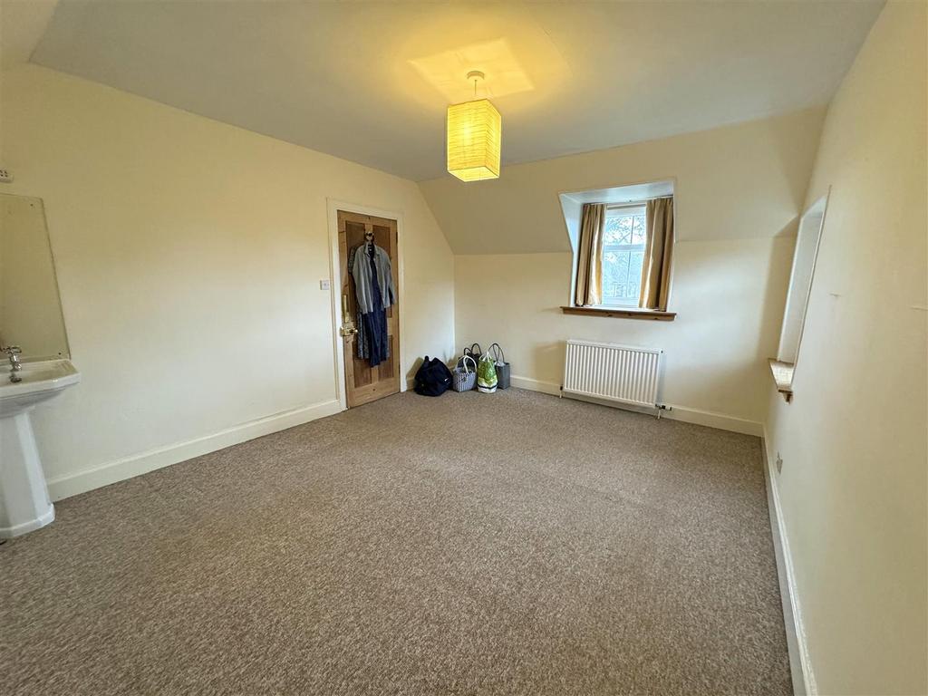 Bedroom 1.jpg