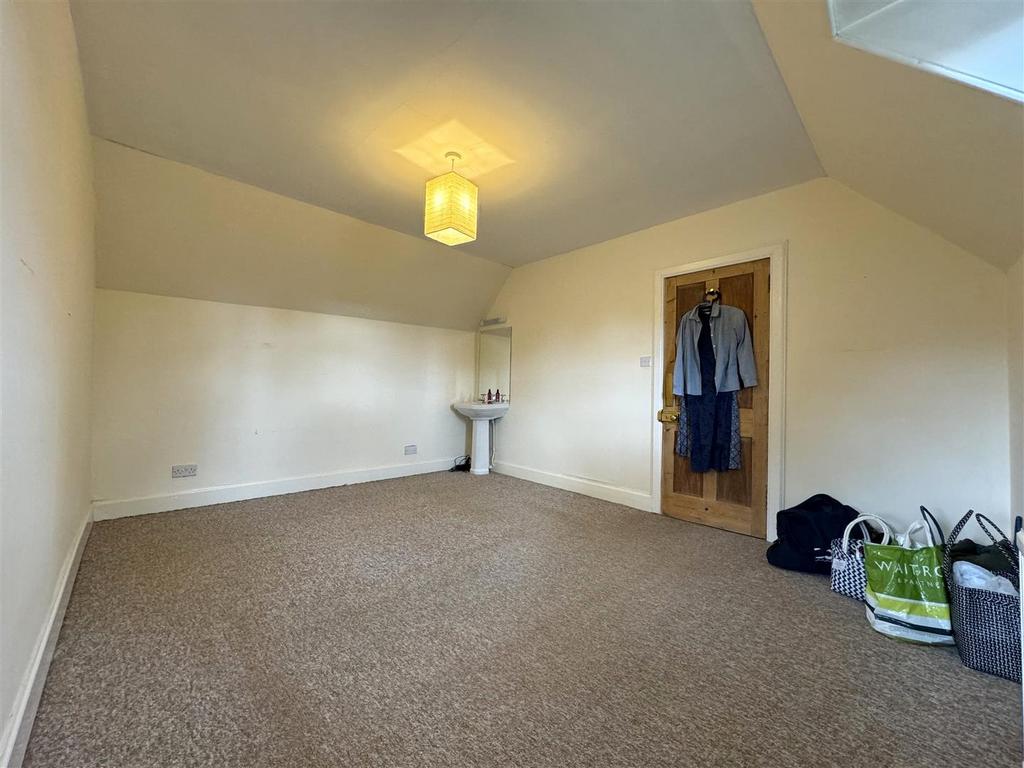 Bedroom 1.1.jpg