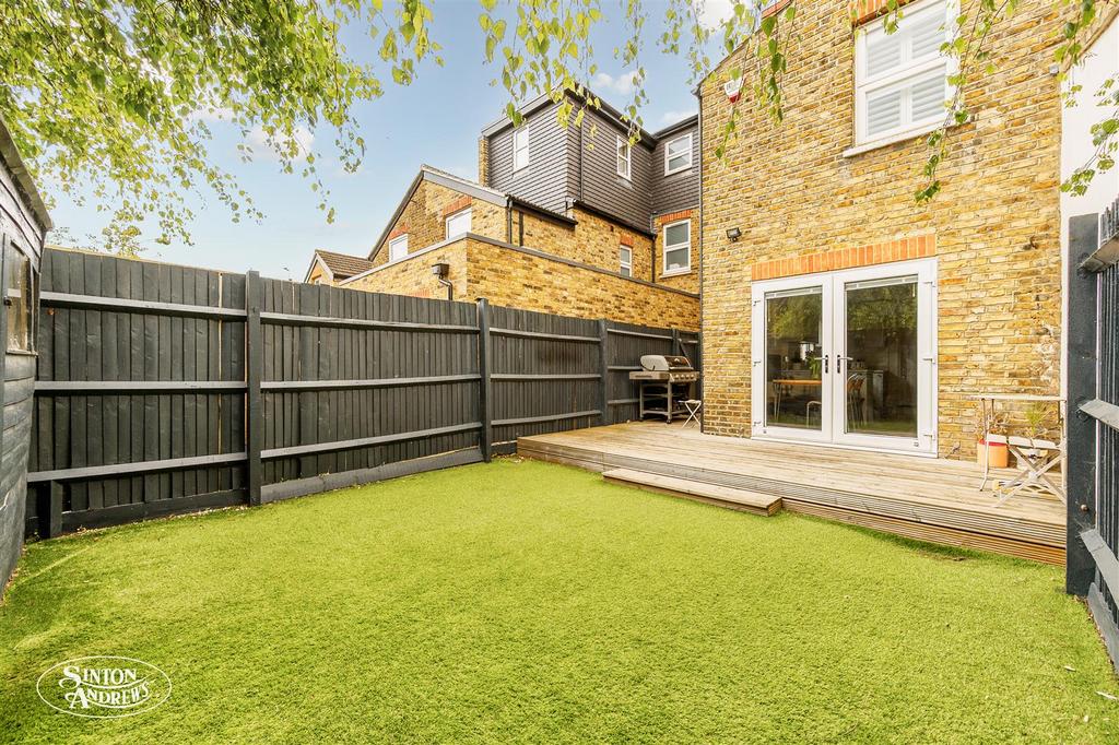 10 Elthorne Avenue-11.jpg