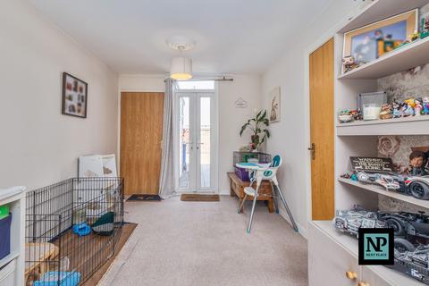 34 Hamble, Belgrave, Tamworth, B77 2JE