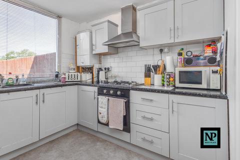 34 Hamble, Belgrave, Tamworth, B77 2JE