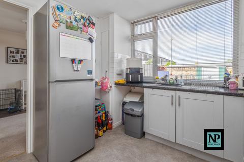 34 Hamble, Belgrave, Tamworth, B77 2JE