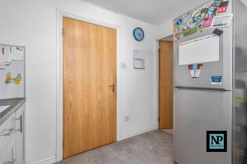 34 Hamble, Belgrave, Tamworth, B77 2JE