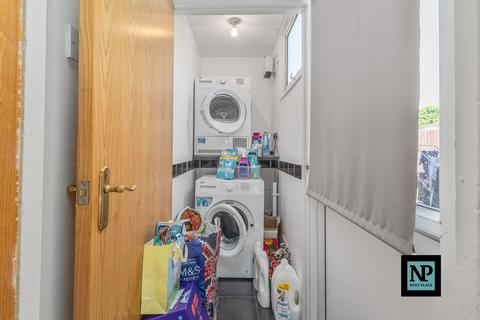 34 Hamble, Belgrave, Tamworth, B77 2JE