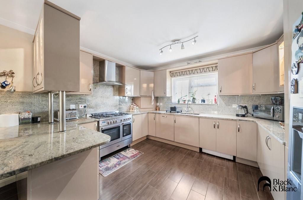 Kitchen/ Living