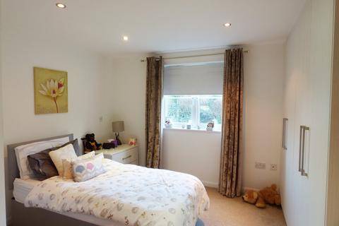 2 bedroom apartment for sale, Henconner Lane, Bramley LS13