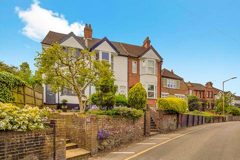 3 bedroom terraced house to rent, Aldenham Road, Radlett WD7