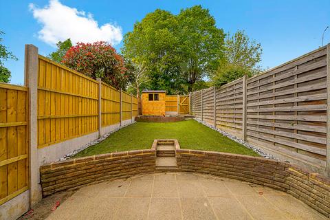 3 bedroom terraced house to rent, Aldenham Road, Radlett WD7