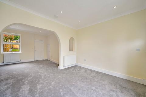 3 bedroom terraced house to rent, Aldenham Road, Radlett WD7