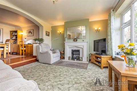 3 bedroom bungalow for sale, Morton Gardens, Radcliffe-On-Trent, Nottingham