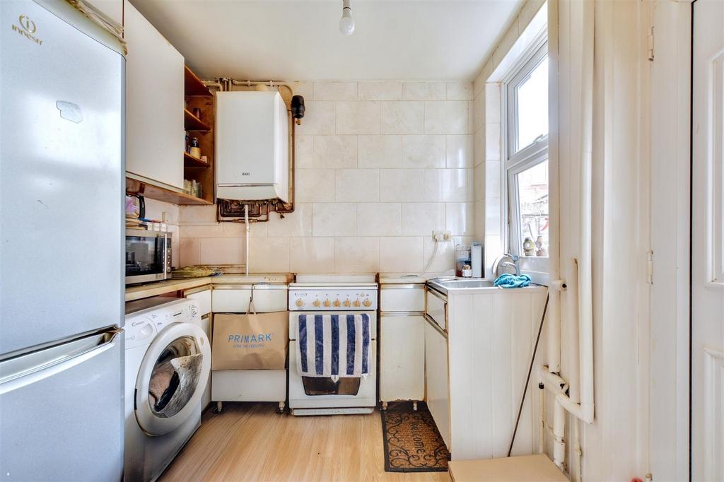 Kitchen 2.jpeg