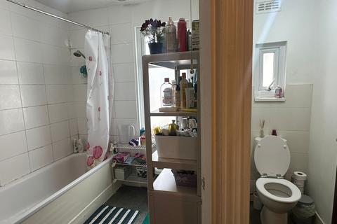 2 bedroom flat for sale, Honeywood Road, NW10 4UU