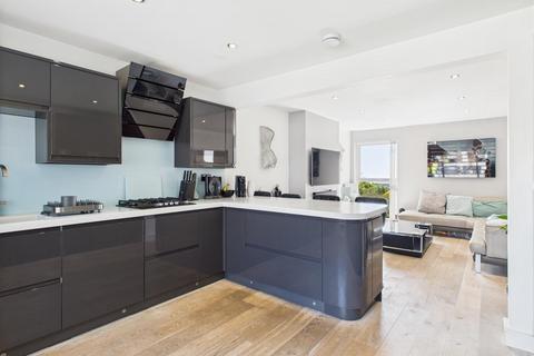23 Alan Way, Brighton, BN2 5PF
