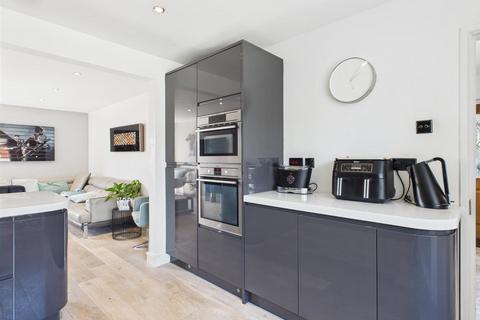 23 Alan Way, Brighton, BN2 5PF