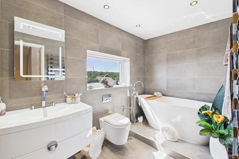 23 Alan Way, Brighton, BN2 5PF