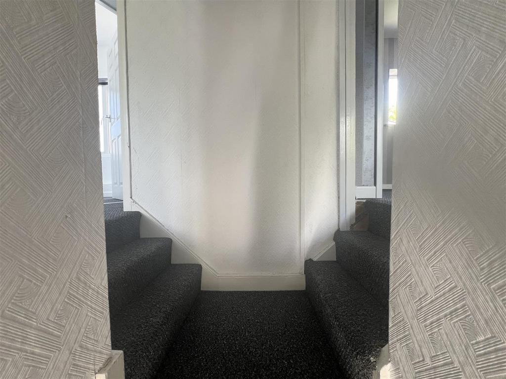 Stairicase to split landing