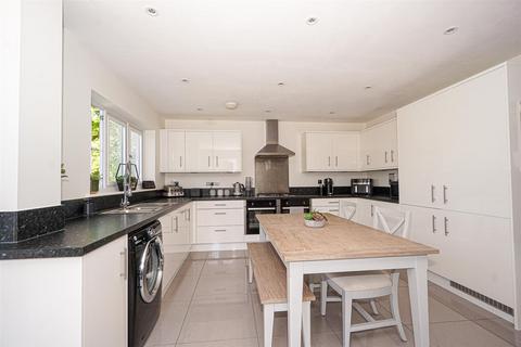 4 bedroom detached house for sale, Woodlands Way, Hastings