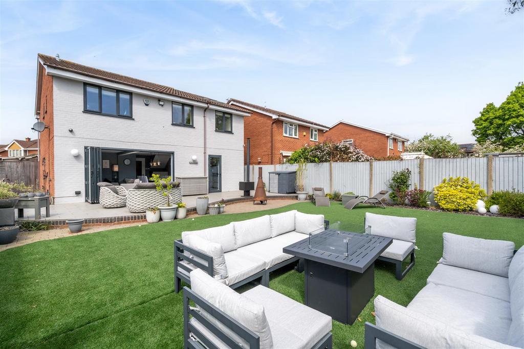 21 Charlesworth Avenue 27.jpg