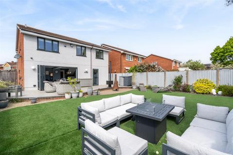21 Charlesworth Avenue, Shirley, Solihull, B90 4SE