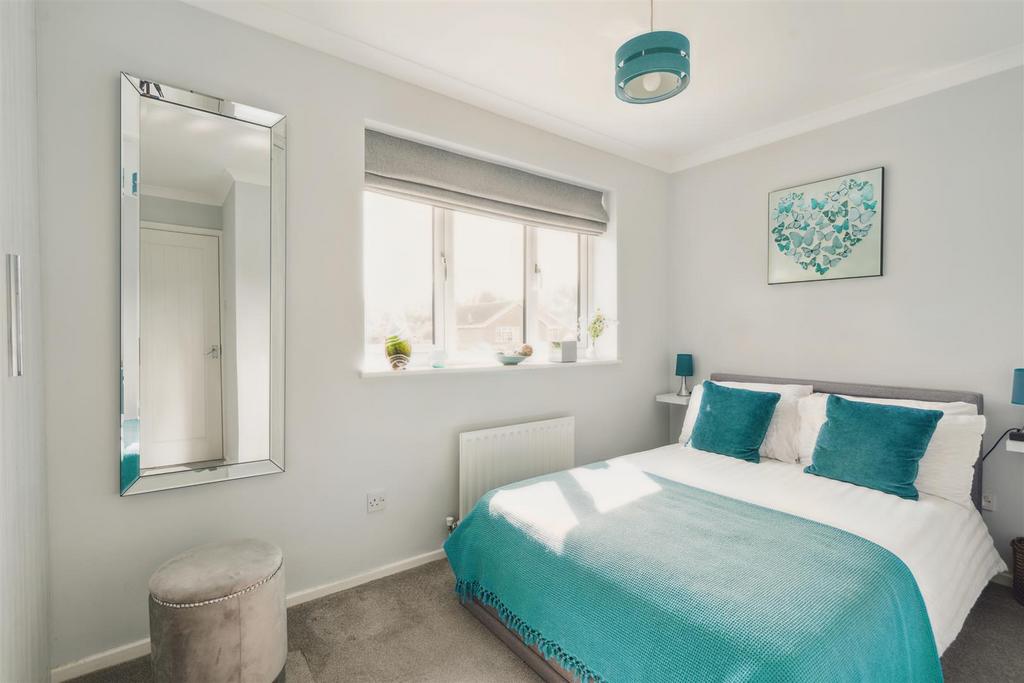 21 Charlesworth Avenue 6.jpg