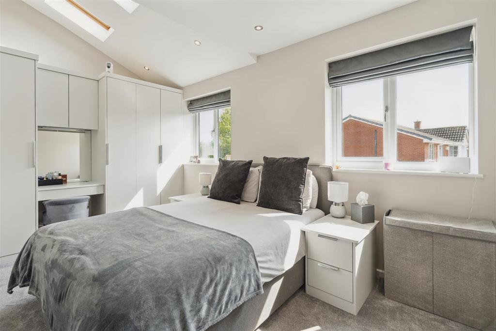 21 Charlesworth Avenue 7.jpg