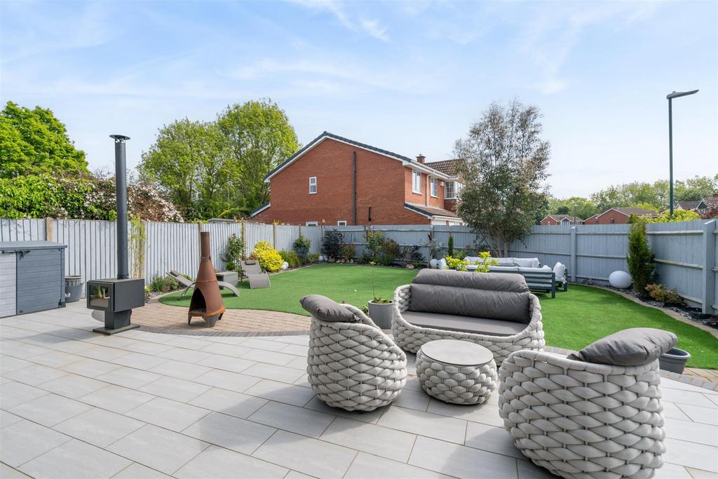 21 Charlesworth Avenue 24.jpg