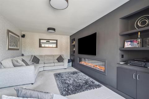 21 Charlesworth Avenue, Shirley, Solihull, B90 4SE