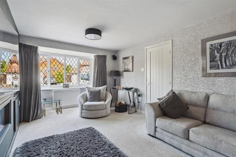 21 Charlesworth Avenue, Shirley, Solihull, B90 4SE