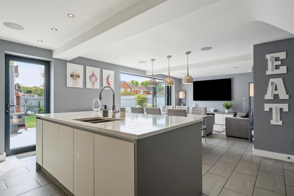 21 Charlesworth Avenue 17.jpg