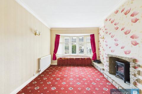 2 bedroom bungalow for sale, Fenby Avenue, Bradford, West Yorkshire, BD4