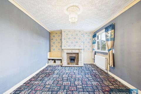 2 bedroom bungalow for sale, Fenby Avenue, Bradford, West Yorkshire, BD4
