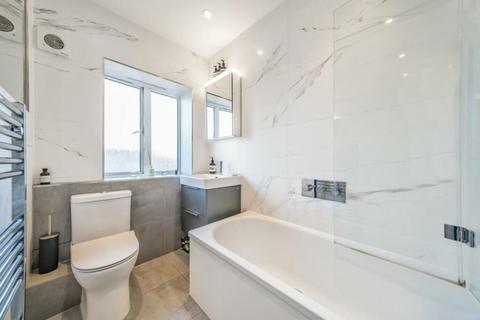 2 bedroom flat for sale, Lessar Court, Clapham Common, SW4