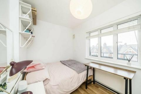 2 bedroom flat for sale, Lessar Court, Clapham Common, SW4