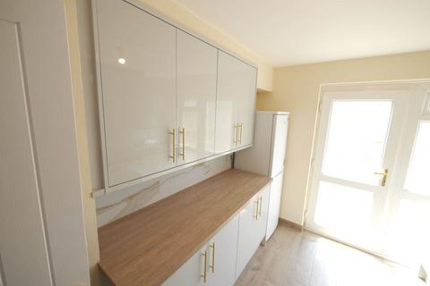 3 bedroom end of terrace house to rent, Drovers Way,