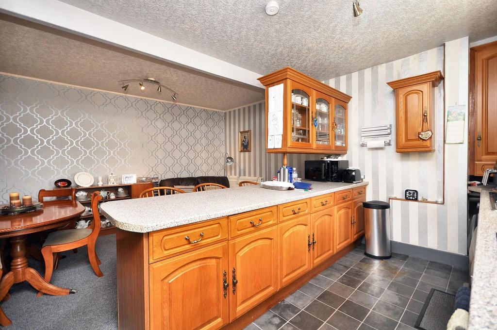 Kitchen/ Dining Area
