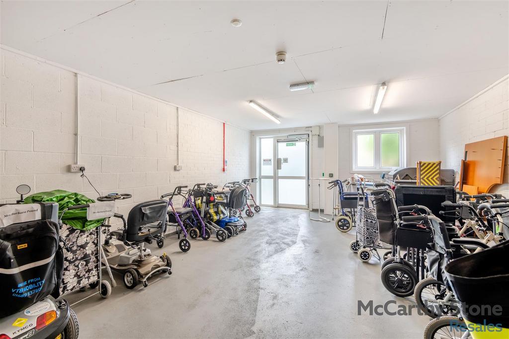 8647189-interior18.jpg