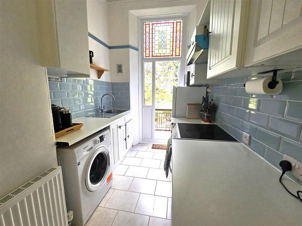 Kitchen (2).jpg
