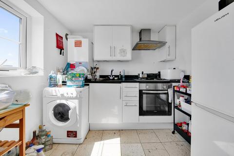 2 bedroom flat to rent, Sussex Way, Holloway, London