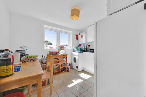 2 bedroom flat to rent, Sussex Way, Holloway, London
