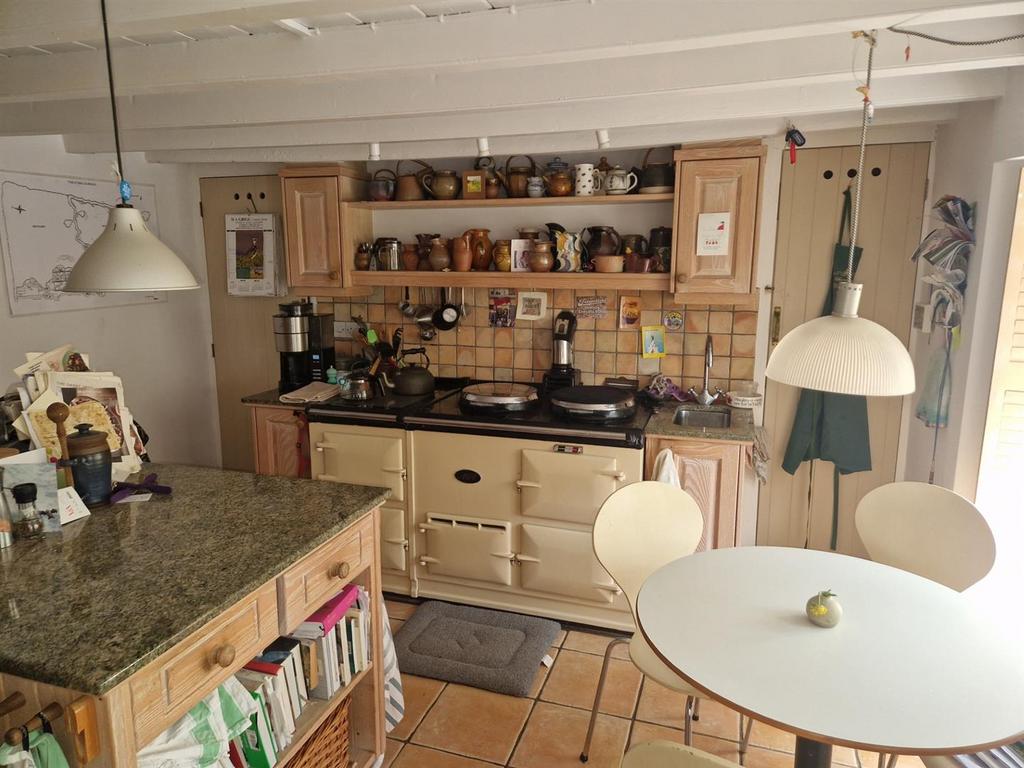 Kitchen 3.jpg