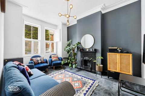 38 Lawn Gardens, London, W7 3JN