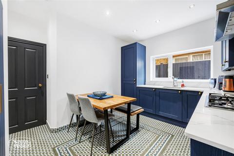 38 Lawn Gardens, London, W7 3JN