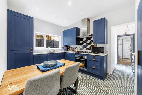 38 Lawn Gardens, London, W7 3JN