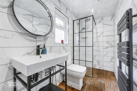38 Lawn Gardens, London, W7 3JN