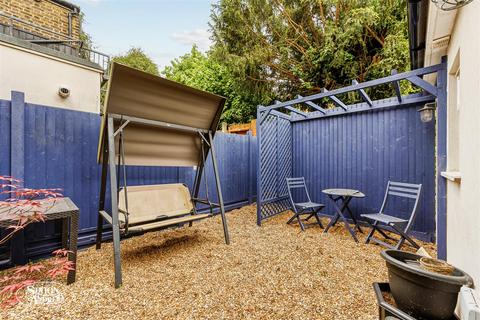 38 Lawn Gardens, London, W7 3JN
