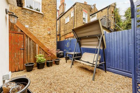 38 Lawn Gardens, London, W7 3JN