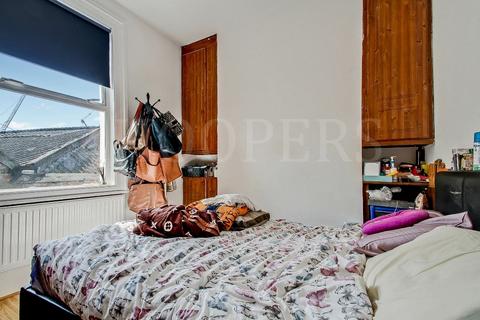 2 bedroom flat for sale, Cobbold Road, London, NW10