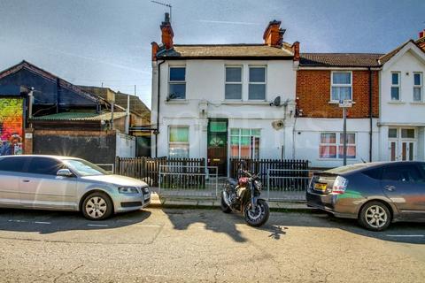 2 bedroom flat for sale, Cobbold Road, London, NW10